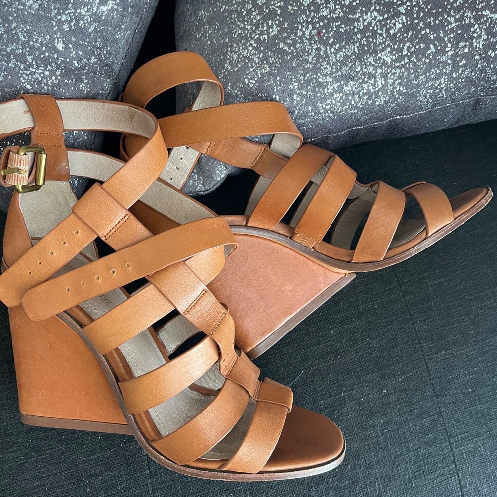 Pour La Victoire Brown Strappy Wedges